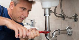 Why should you hire professional plumbers?