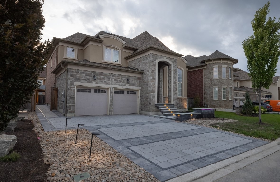 Why Hire a Professional to Design Interlocking Stone Driveways 